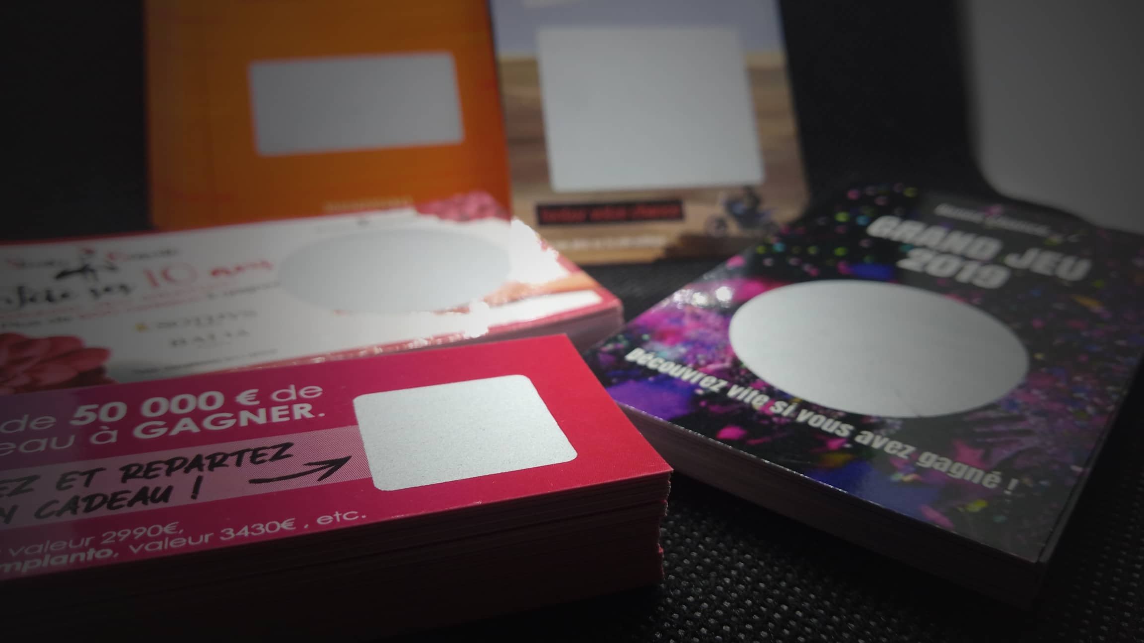 The 2020 Olympics are fast approaching as they will take place this summer in Tokyo. A great opportunity for many businesses to be present at such an event and reach an audience from around the world. Therefore, knowing how to stand out to present your offer or product will be more than necessary if you want to attract passersby and fans who have come to cheer on their favorite athletes. For this, using scratch cards is a great playful idea that can be easily implemented!