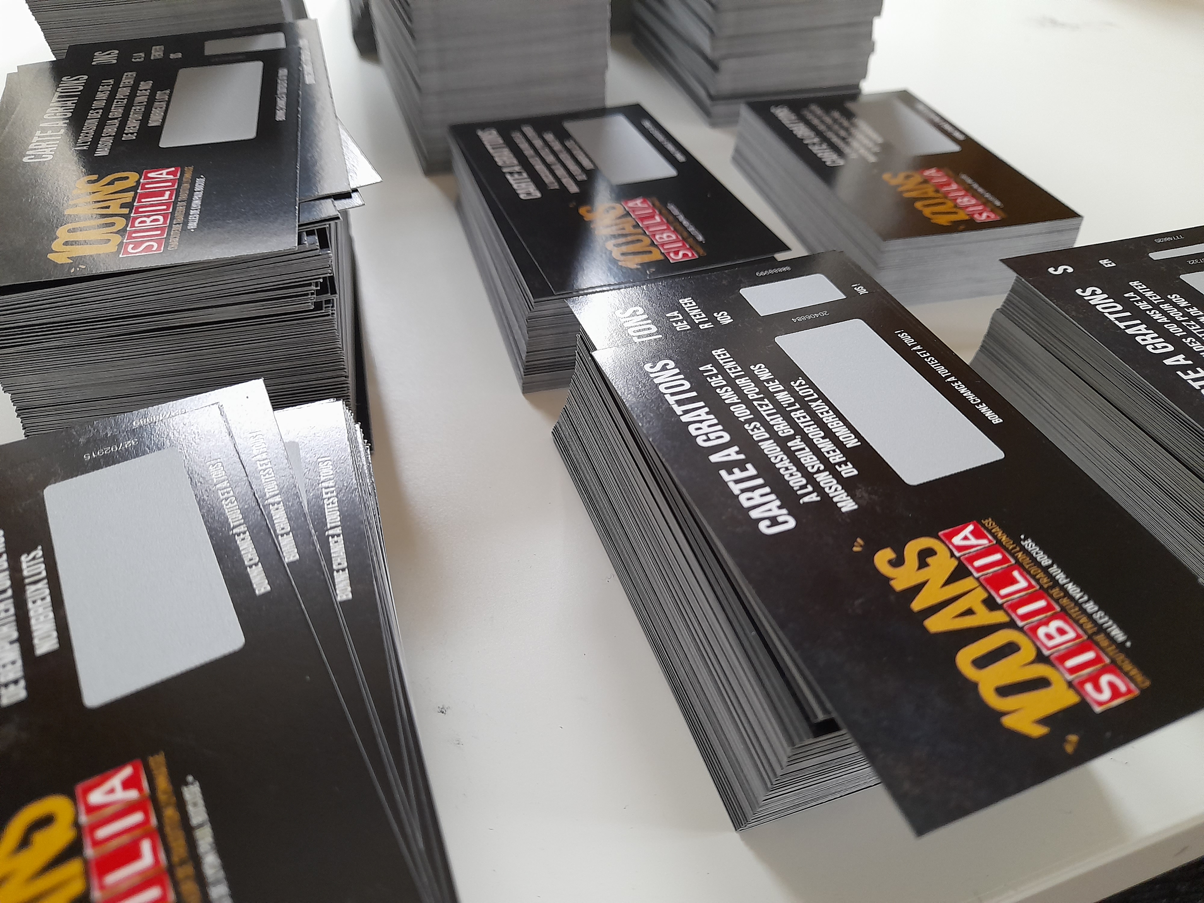 It was in the 1980s that scratch games arrived in France, and since then, public interest has never diminished. The success is such that scratch games are now integrated into the marketing strategies of most companies. Thus, when a company wants to carry out a promotional campaign, scratch cards can be used to attract new customers as well as to retain existing ones. Why does this strategy yield such relevant results?