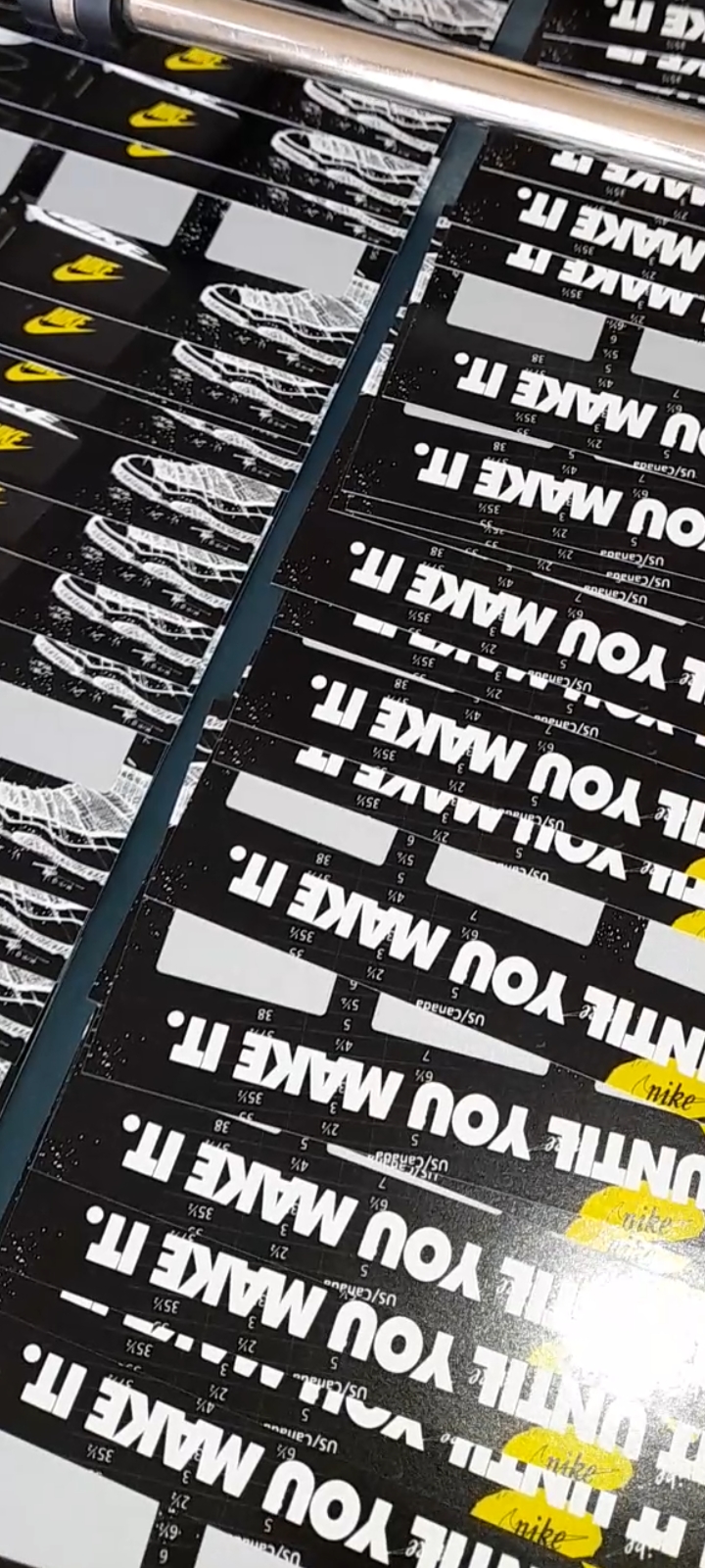 There is no shortage of communication tools for businesses. More and more of them choose to use the scratch game to boost their commercial events. Why does this strategy tend to convince so many companies? Simply because the scratch game has proven to be highly effective. It's an original idea, indeed, but above all, it's very effective for retaining existing customers and attracting new ones. Whether in-store or elsewhere, the scratch card deserves its place in your event. What are the good reasons to use it, and how to do it best?