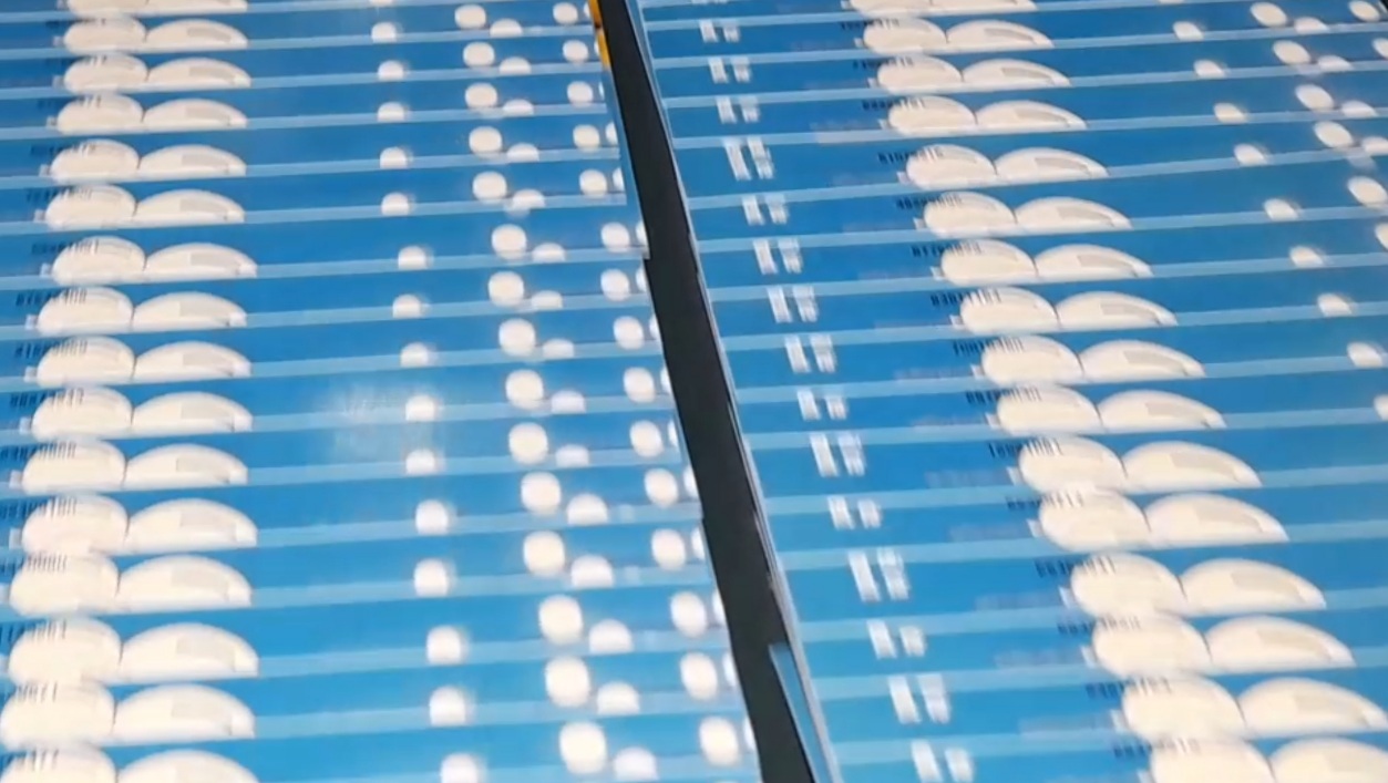 Everyone knows the scratch-off game, as it is a popular way to win money. What may be less known is that scratch-off cards are also increasingly used for the promotion of corporate events. Indeed, by offering scratch-off tickets to potential customers, you can encourage them to participate in your event. Moreover, by setting up attractive prizes, you can also motivate them to buy scratch-off tickets. It's a playful way to promote an event and to gain new customers. Why is it so effective?