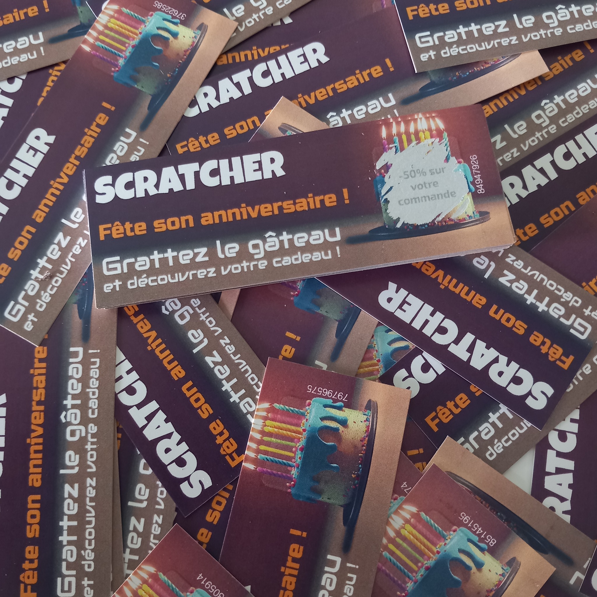Celebrating a birthday is always a source of joy and happiness. Whether for a child or an adult, this occasion represents a special moment to celebrate. Personalized scratch tickets can provide an extra touch to this event and make it memorable. They allow you to give a unique flavor to a birthday and create an unforgettable memory. Through customization, it's possible to use specific wish formulas; it's the ideal way to stand out while offering great joy to the person celebrating their birthday. If you're looking to understand how these tickets can make the celebration exceptional and memorable, this article is for you!